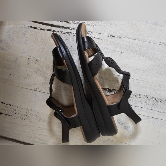 Bjorndal Womens Size 9 EUC Donna Black Leather Hook & Loop Strappy Wedge Sandals - Picture 2 of 9